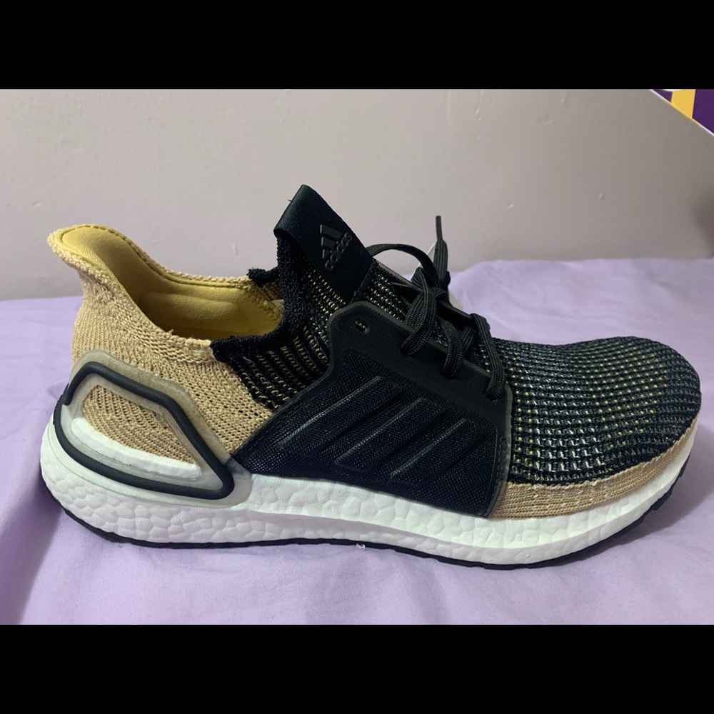 Ultraboost 19 Chalk Black / Raw Sand - Picture 1 of 9